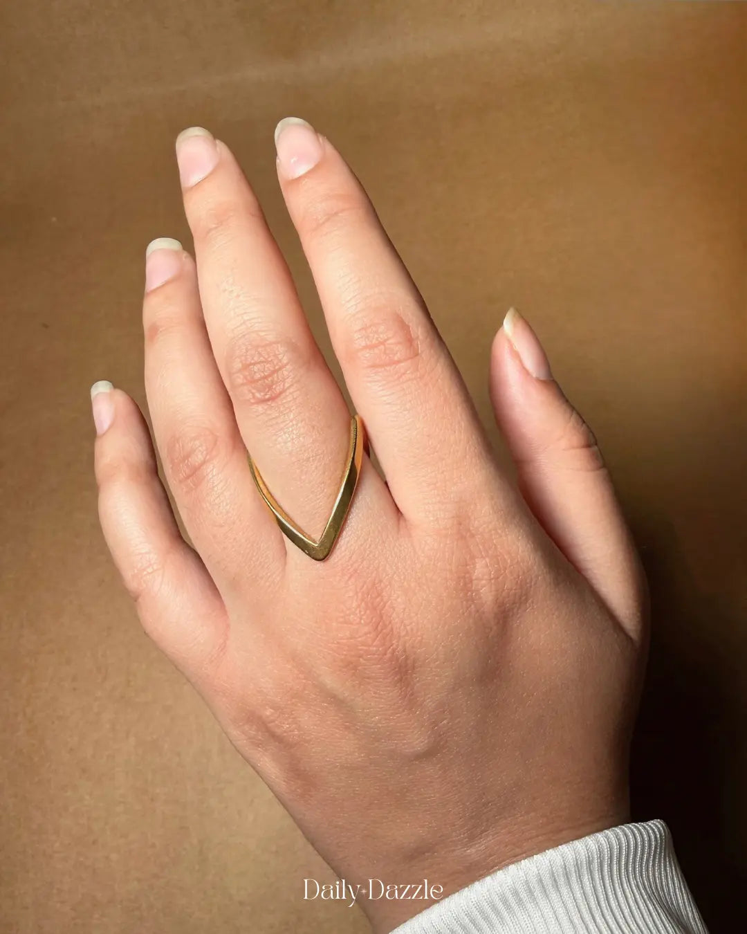 Vera V Ring