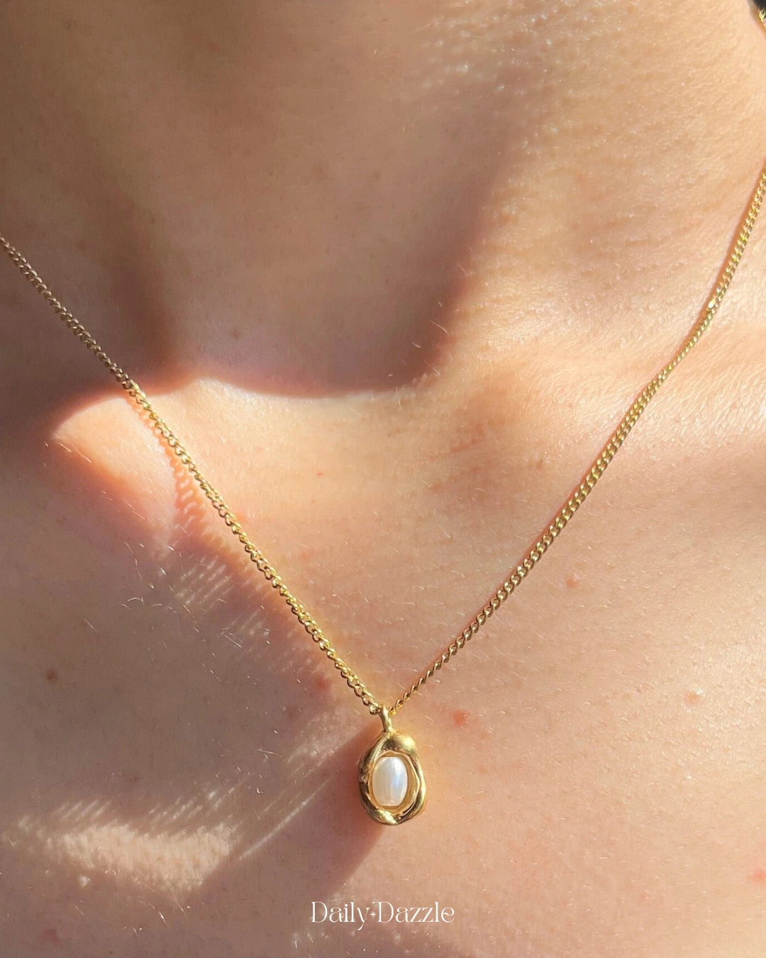 Pearl Glow Necklace