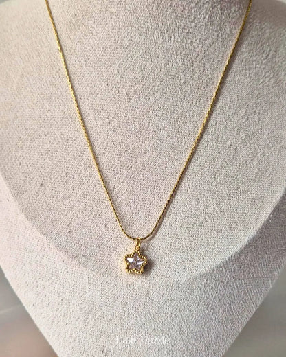 Stella Necklace