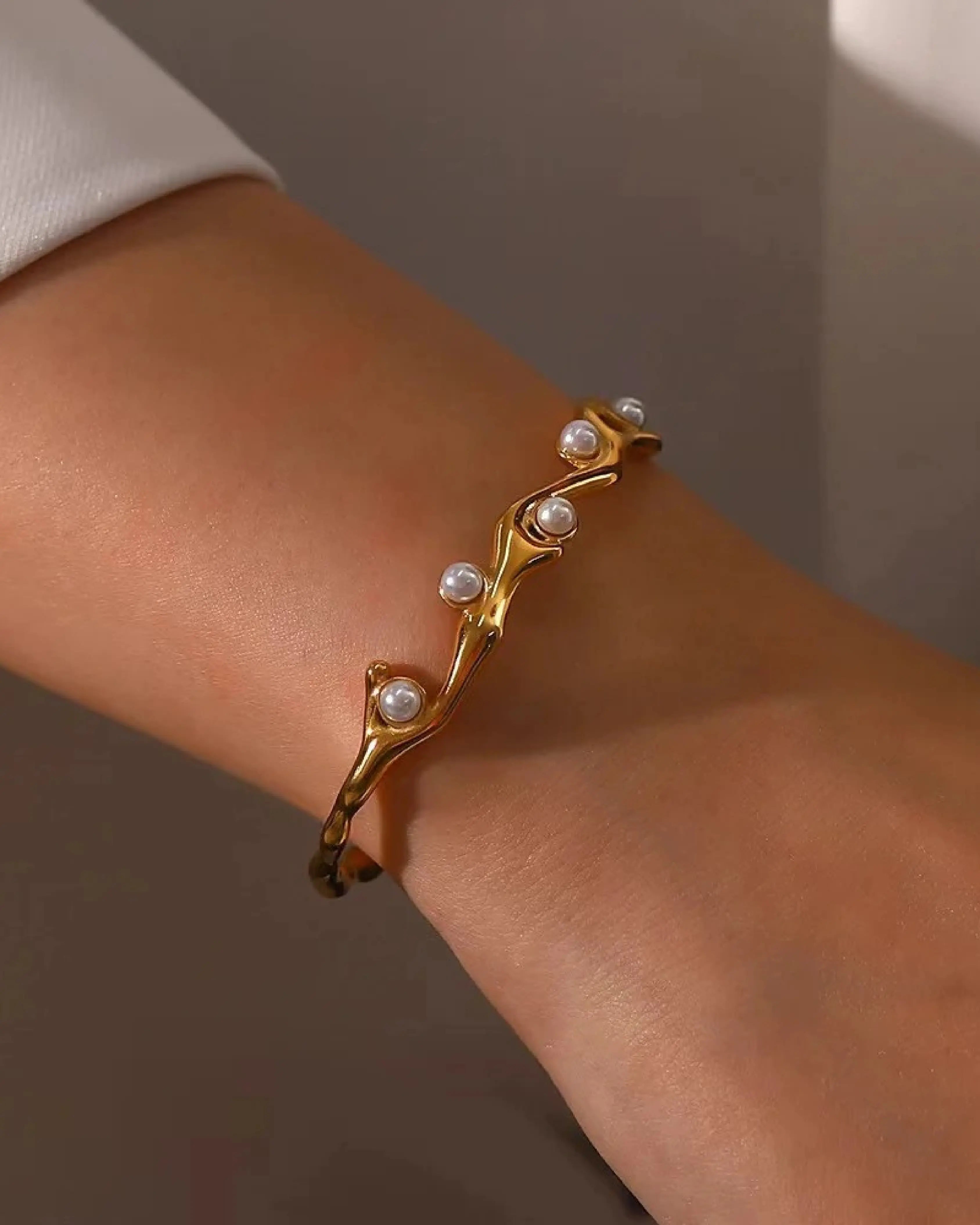 Golden Vine Pearl Bracelet