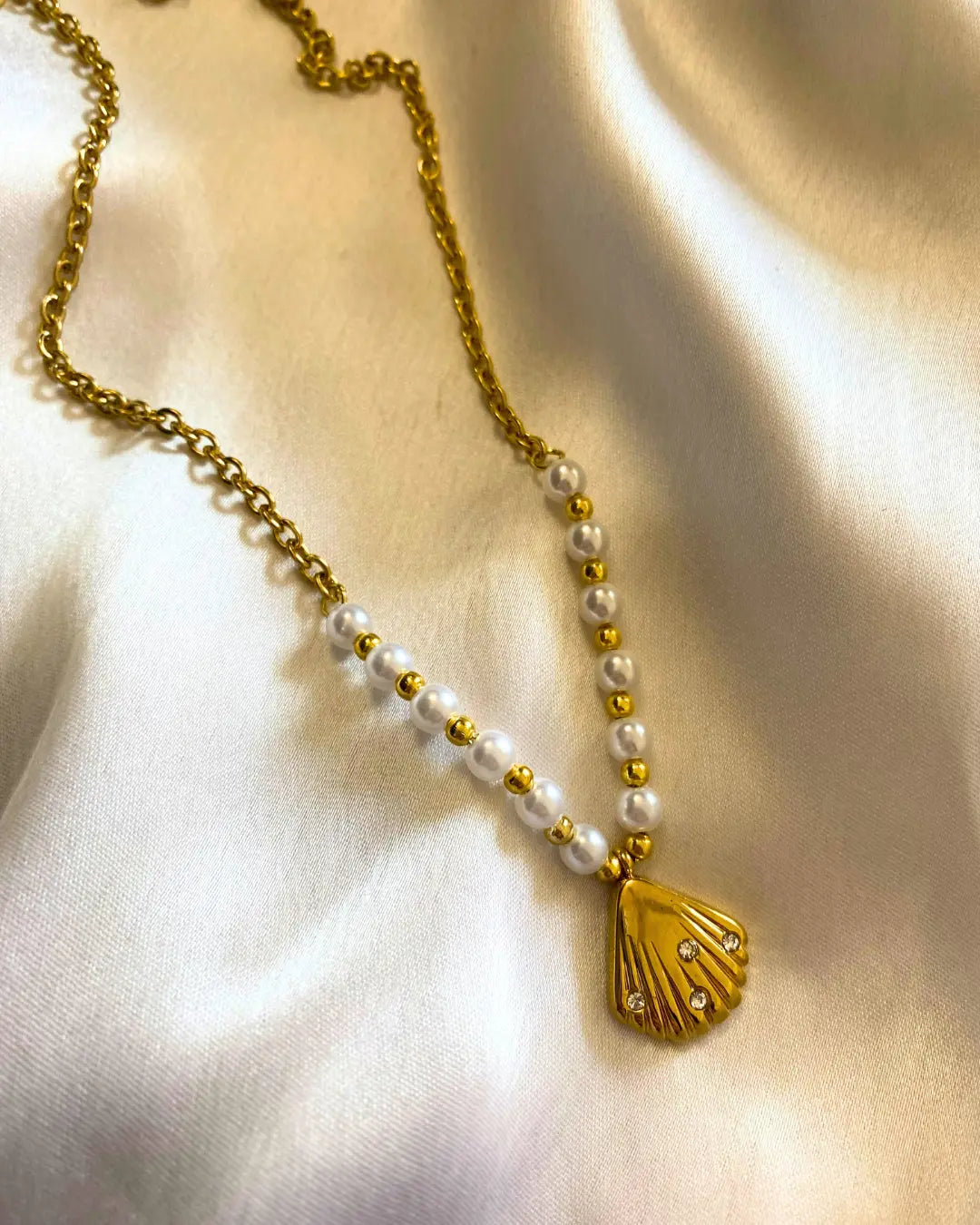 Golden Seashell Pearl Necklace